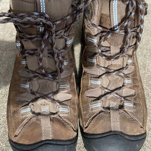 Women’s Keen hiking boots. Waterproof, mid.